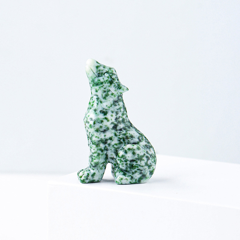 Natural crystal wolf cub carving piece, crystal, animal raw stone.