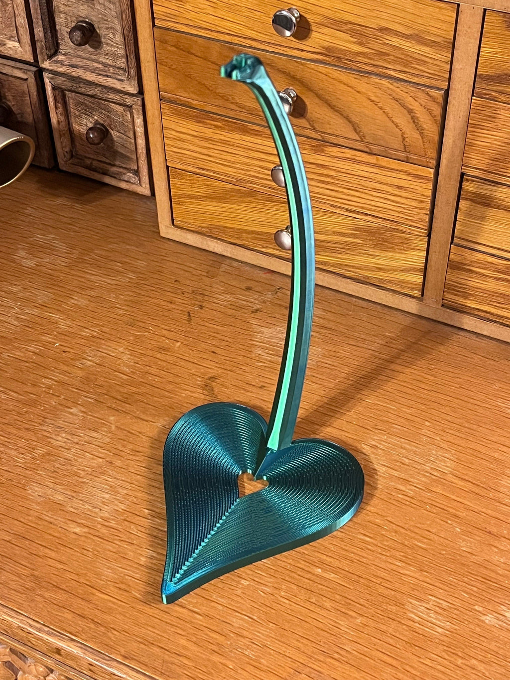 Heart Stand for Jewelry or Pendulums (3D Printed PLA Plastic)